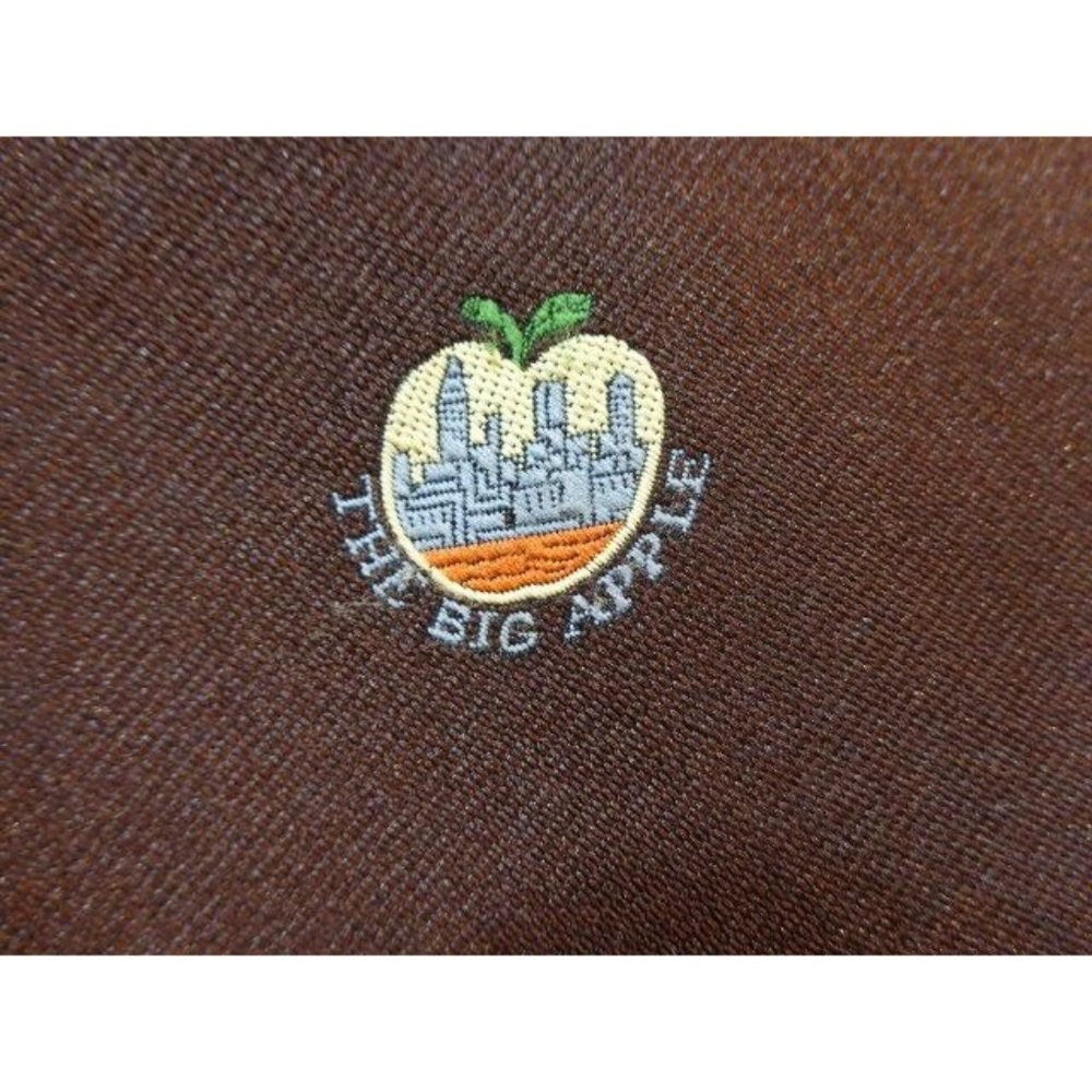 1970s VINTAGE FATTIE KIPPER ~ " THE BIG APPLE " MOTIF ~ MENS SUIT TIE ~ BROWN